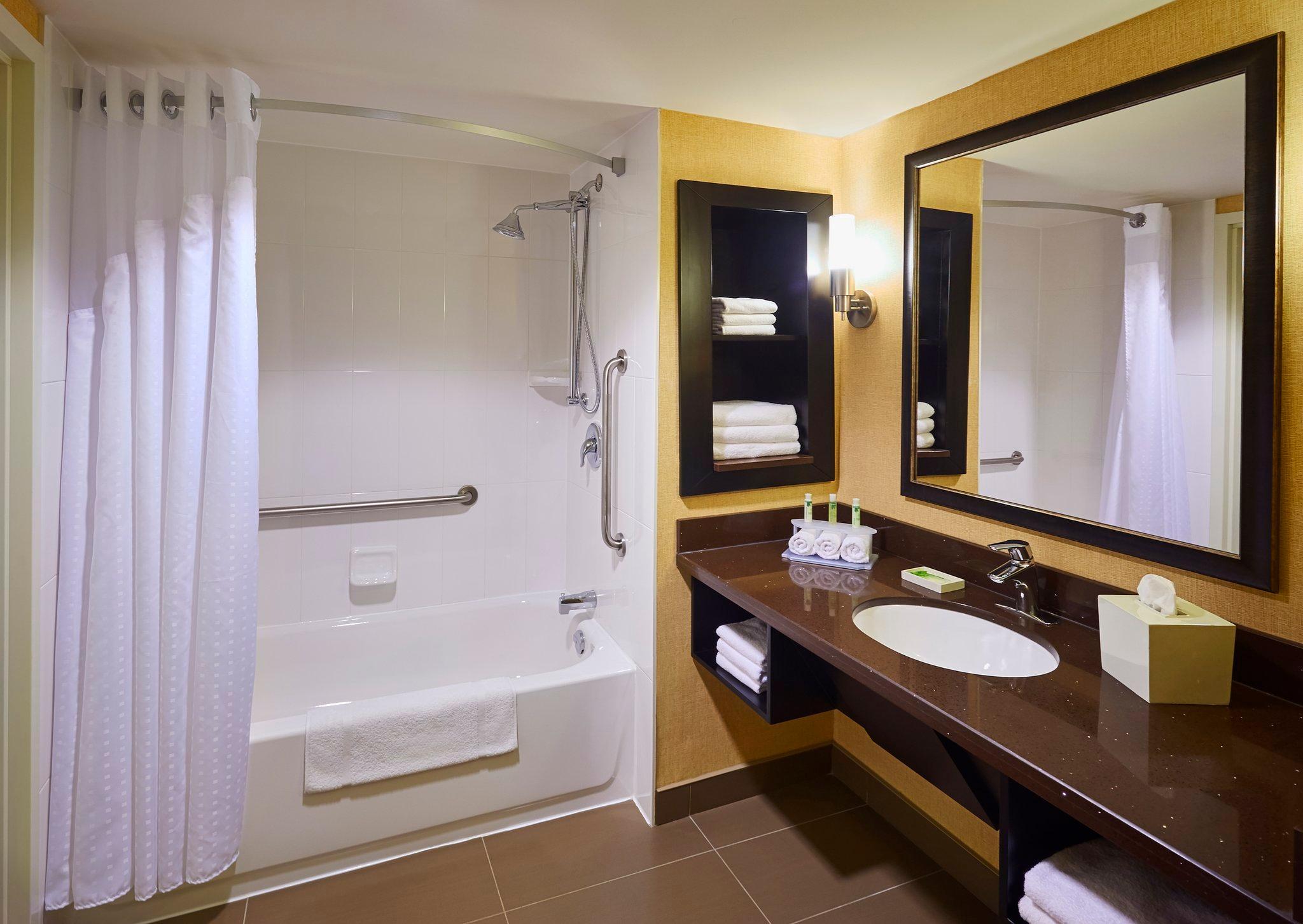 Holiday Inn Express And Suites Timmins By Ihg Экстерьер фото